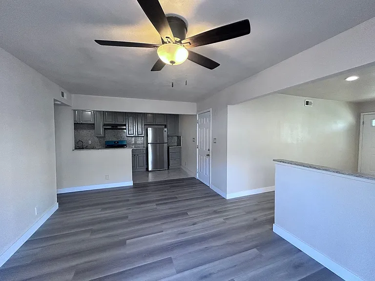 208 Talisman Dr — Photo 6