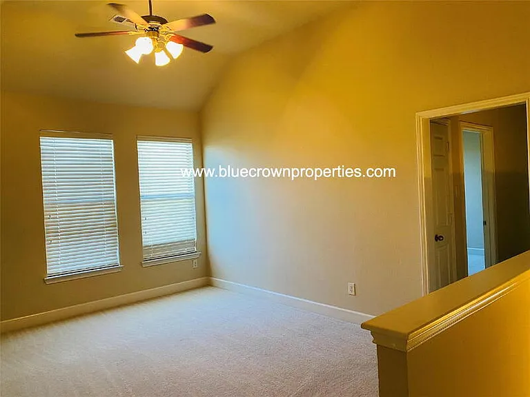 2410 Knight St — Photo 10