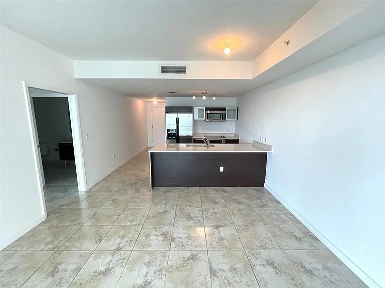 1900 N Bayshore Dr #1709 — Photo 3