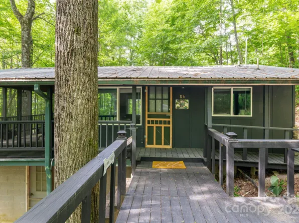 84 McMillan Dr, Hendersonville, NC 28792