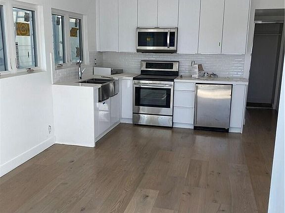 5th image of 1201 Bayview Dr #B