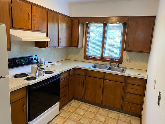 5th image of 10 Blanchard Ave #1