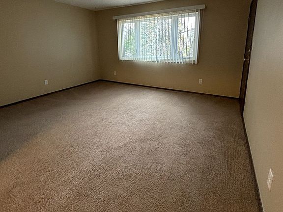 5th image of 1653 Carriage Hill Dr APT 8