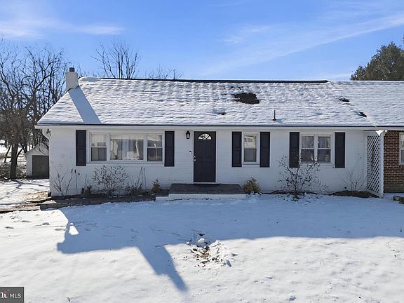 2nd image of 114 S Lockwillow Ave