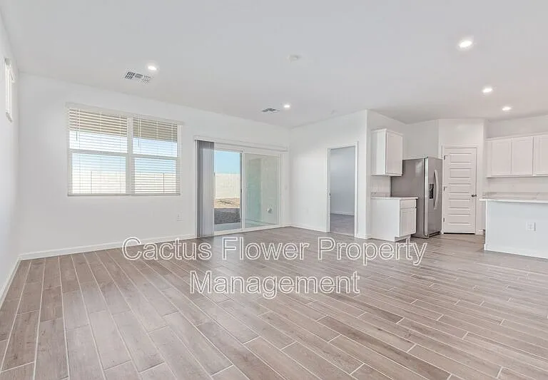 2124 W Sombra Ave — Photo 10