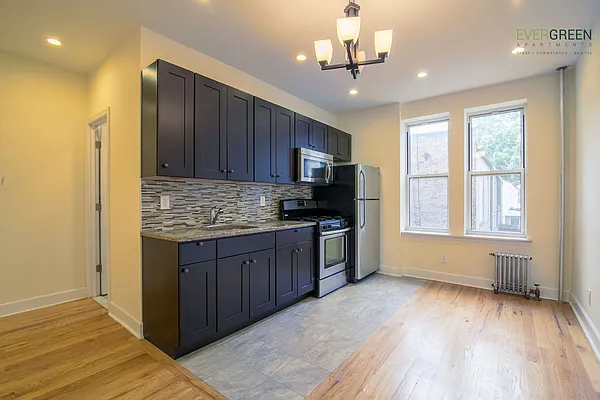 Rented by Evergreen Apartments BK | media 5