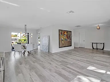 1649 Stanford Ln — Photo 10