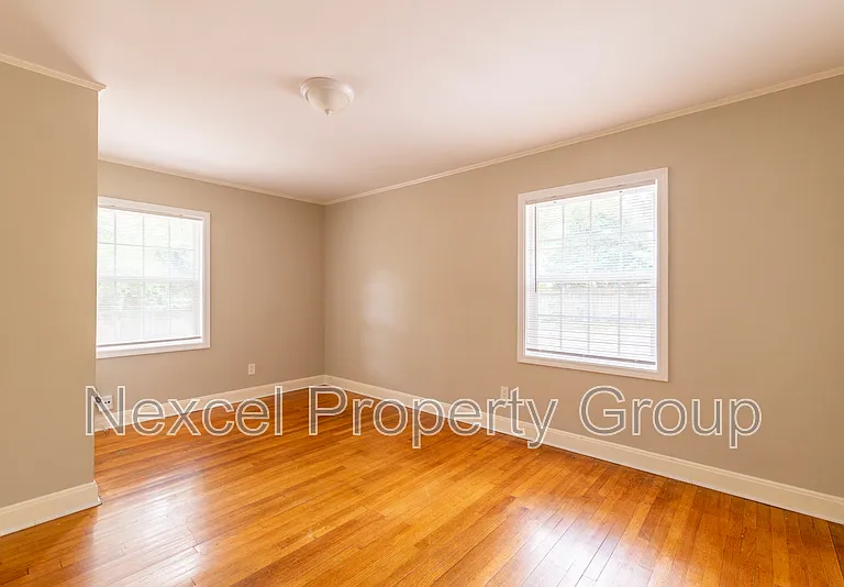 376 N Graham St — Photo 17