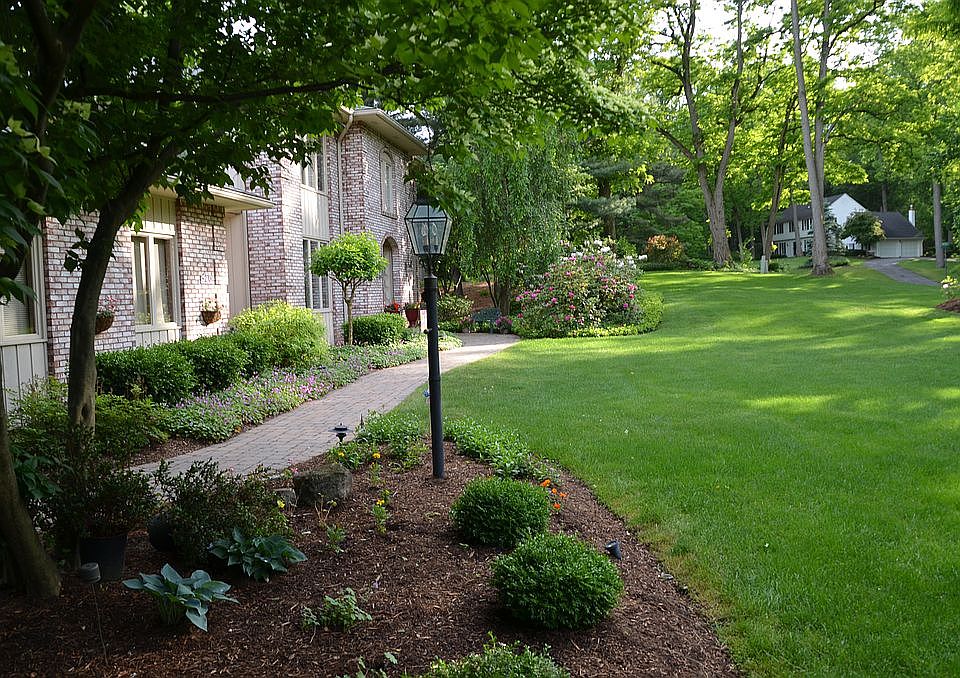 Side View / Paver Walkway