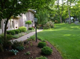 27 Great Oak Ln, Pittsford, NY 14534