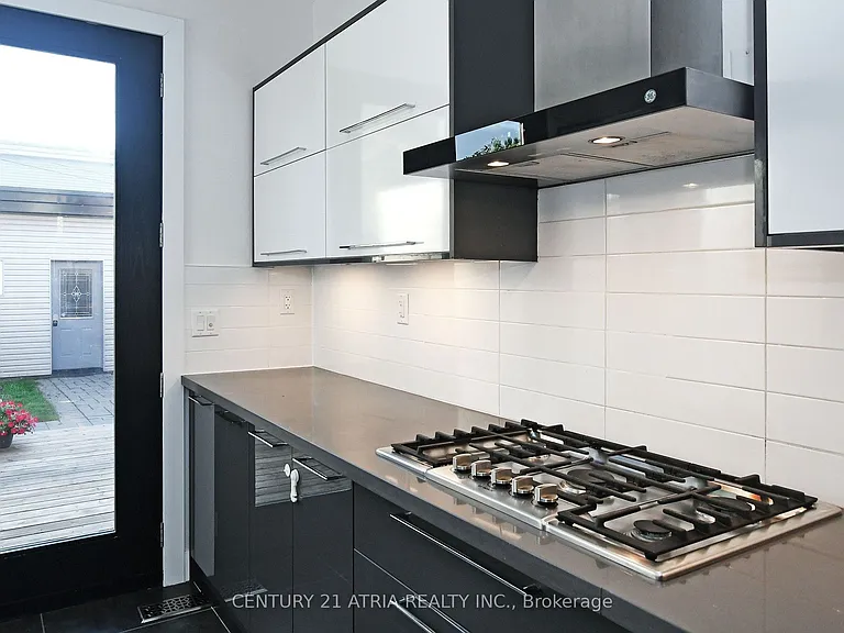 10 Palmerston Ave — Photo 14