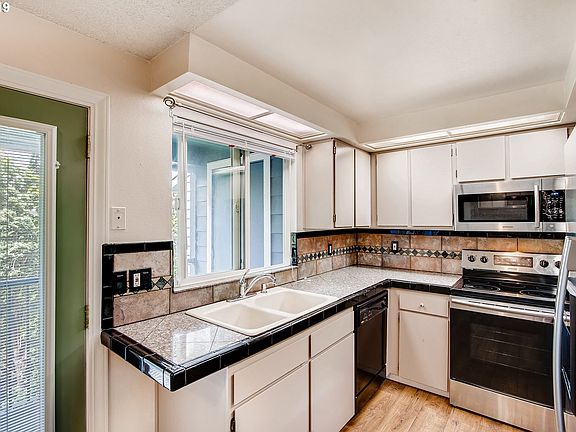5th image of 2330 SE Brookwood Ave APT 203