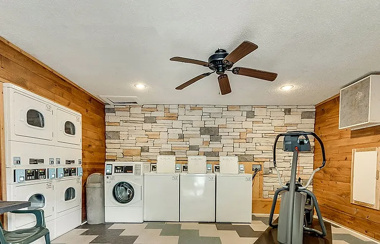 River Oaks Apartments — Photo 10