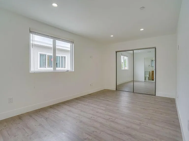 2300 Carmona Ave — Photo 40
