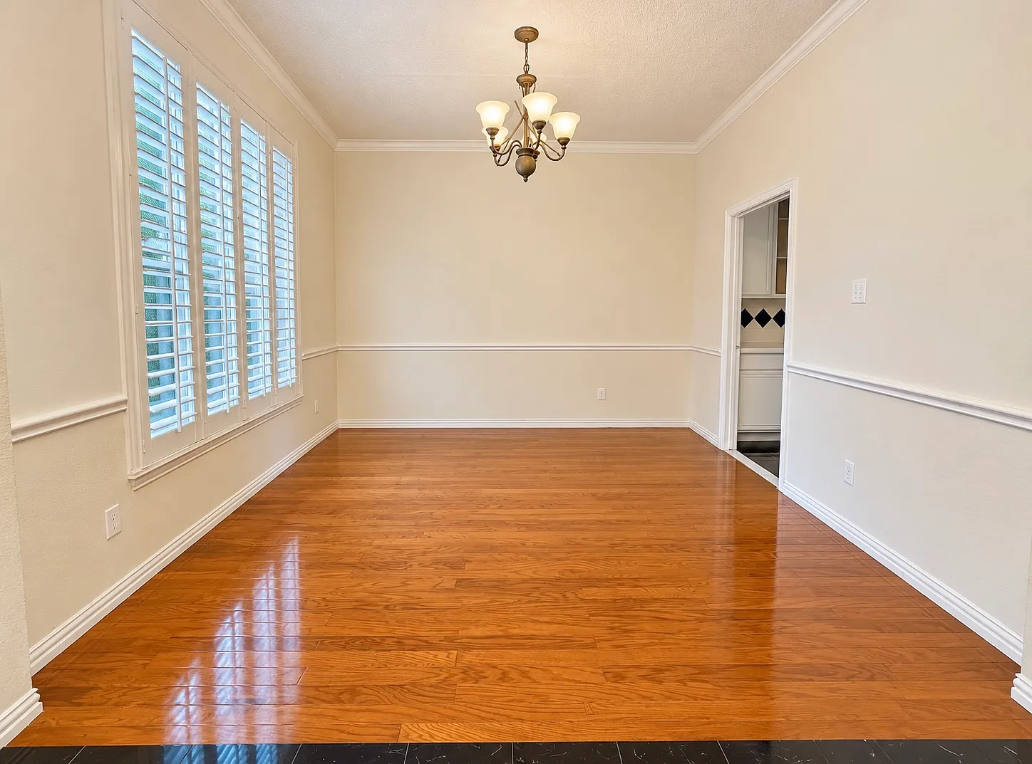 5 bed, 2468 sqft, $2,750 — Photo 3