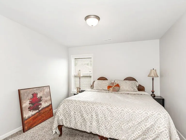 7709 N Catawba Cir — Photo 8