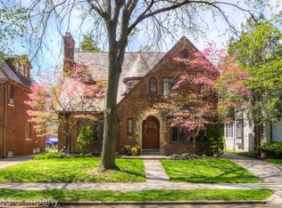 19515 Roslyn Rd, Detroit, MI 48221