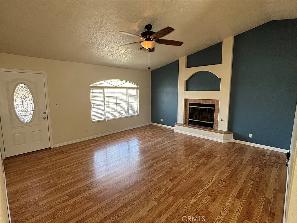 3 bed, 1284 sqft, $2,375 — Photo 3