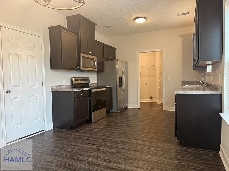 345 McClelland Loop NE — Photo 9
