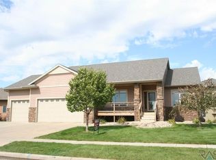 1404 W Waterstone Dr, Sioux Falls, SD 57108