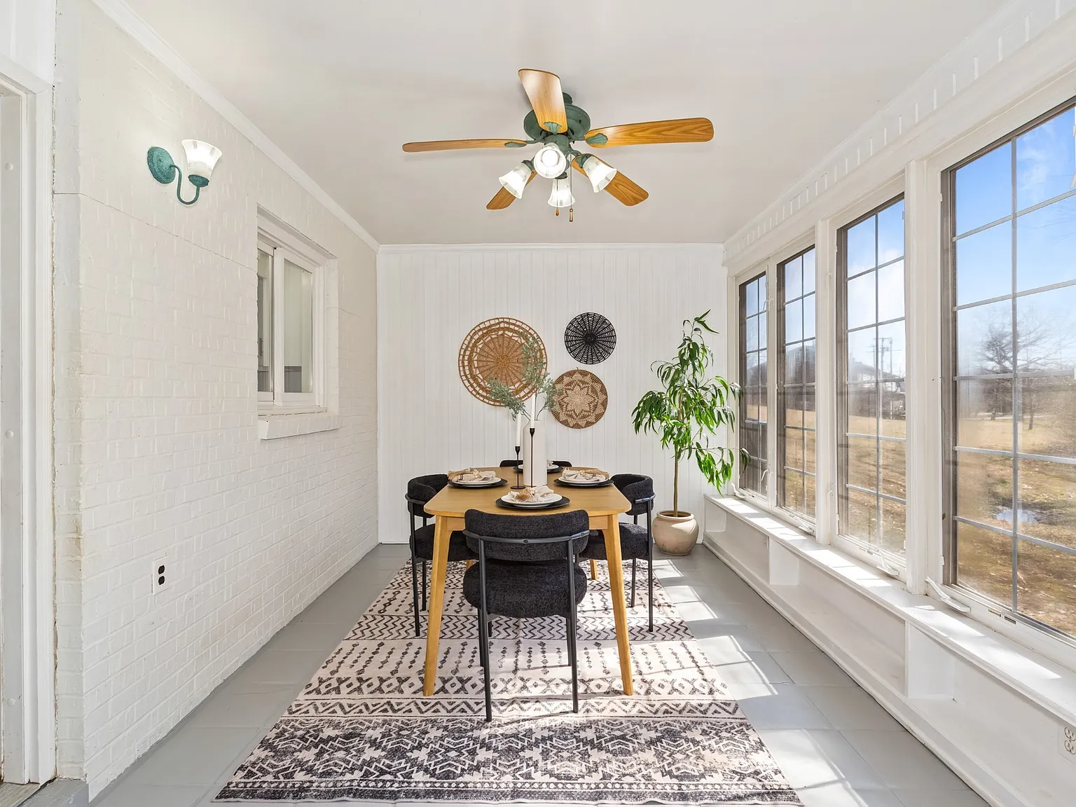 2 bed, 1.5 bath, 1337 sqft, $1,900 — Photo 4