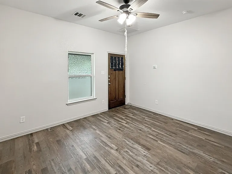 2424 McKinley Ave — Photo 4