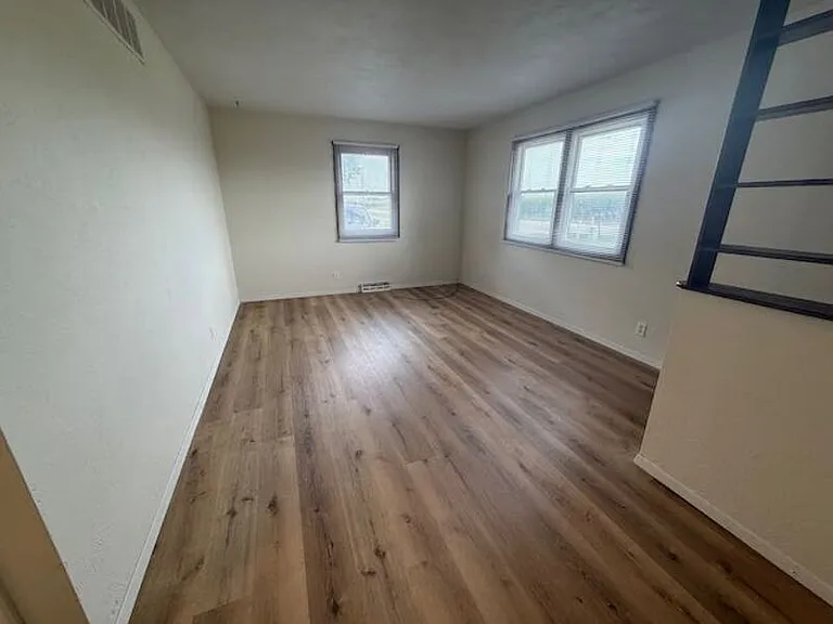 409 N Murphy Rd — Photo 3