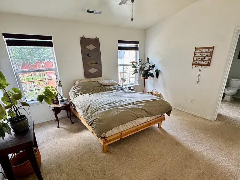 3232 Paramont St — Photo 3