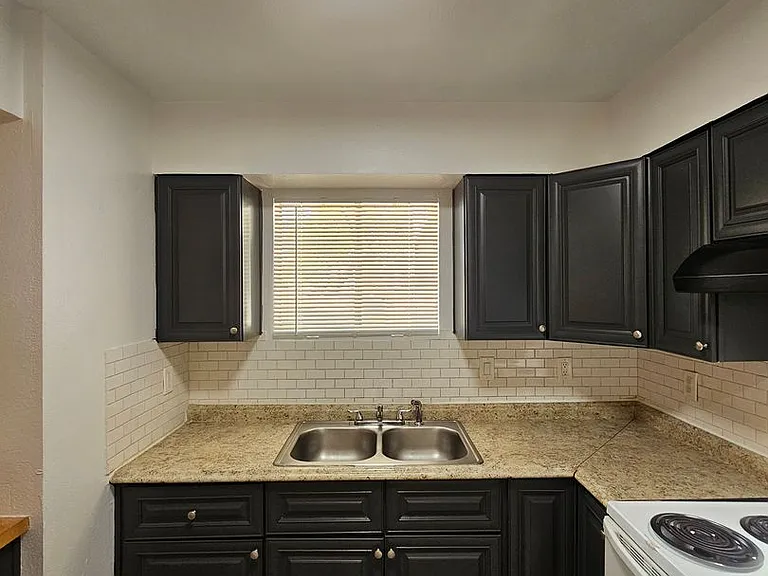 1715 E. Pepper Circle — Photo 23