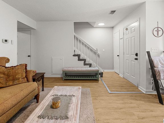 3rd image of 5529 Saint James St