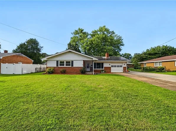 72 Stanley Dr, Newport News, VA 23608