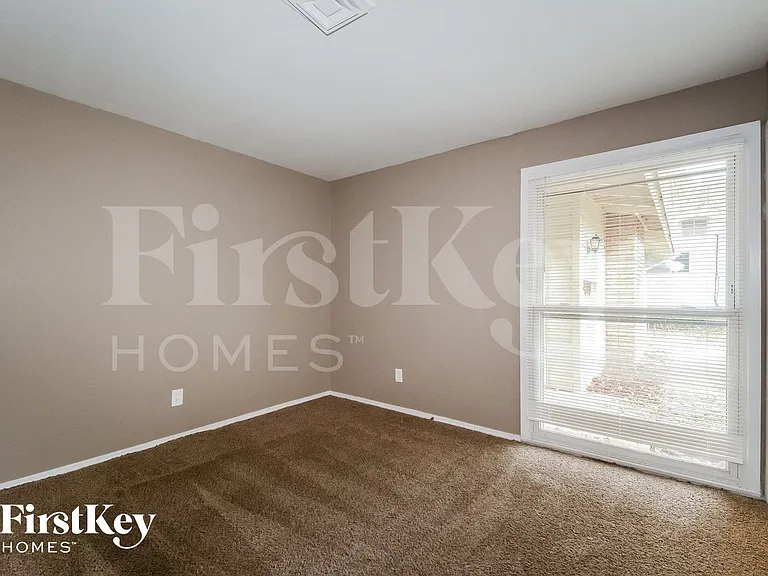 2405 Brook Dr — Photo 12