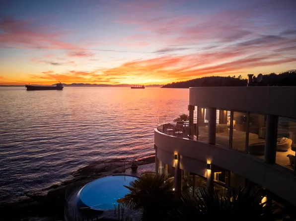 3912 Marine Dr, West Vancouver, BC V7V 1N4