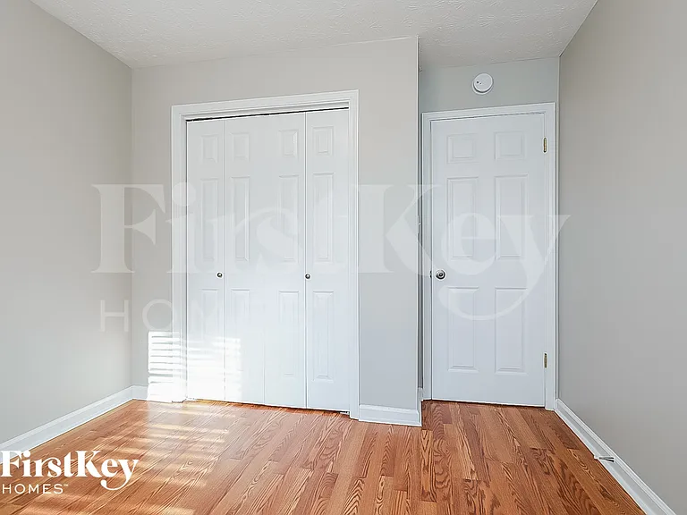 2047 Lake Ridge Ter — Photo 16