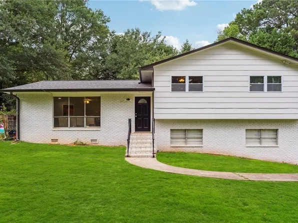 2985 Dodson Dr, East Pt, GA 30344