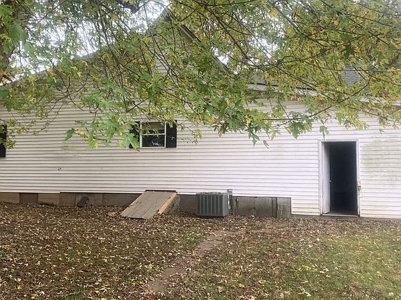 3rd image of 1307 Newton Ave