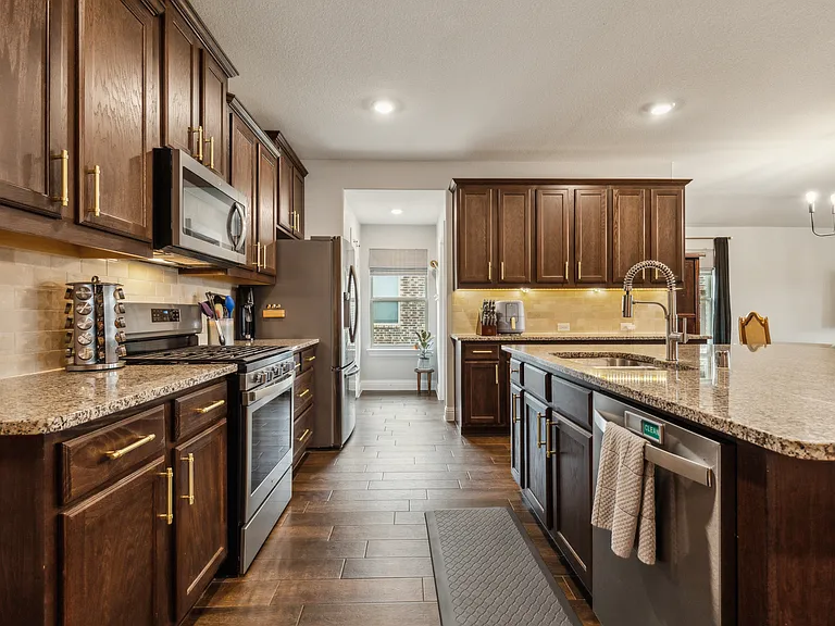 4018 Woodford Dr — Photo 8