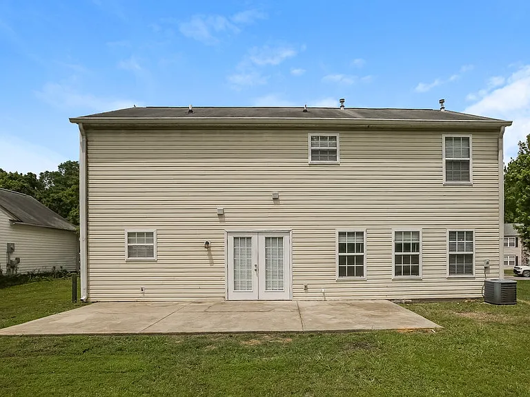 3913 Edgeview Dr — Photo 17