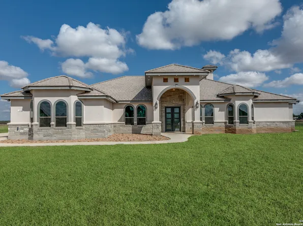 252 Venado Oaks, Castroville, TX 78009