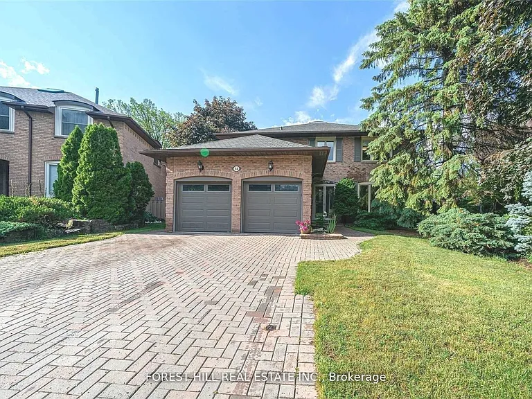 54 Pennock Cres — Photo 1