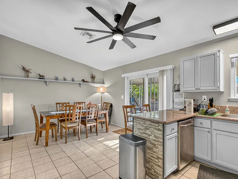 3730 Greenwood Dr — Photo 3