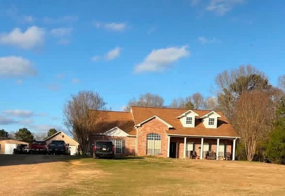 1st image of 1060 Traxler Rd