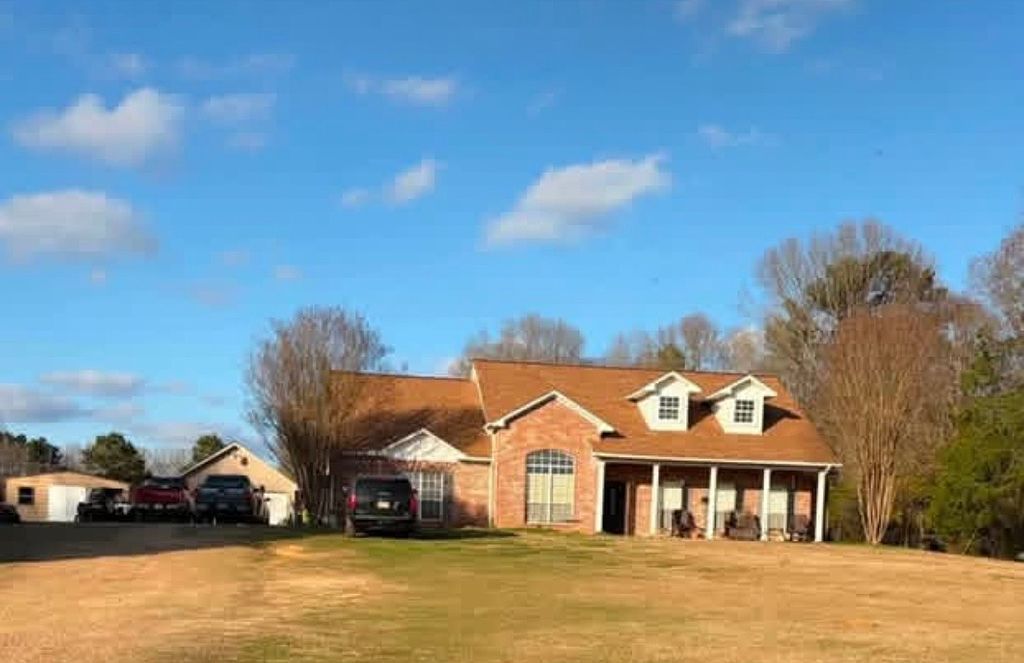 1060 Traxler Rd - Property Image