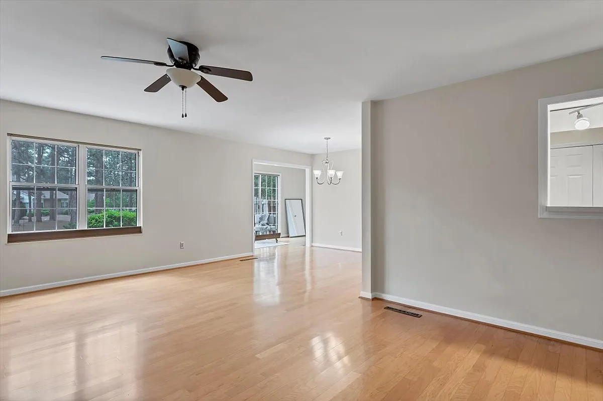 1 bed, 991 sqft, $1,600 — Photo 4