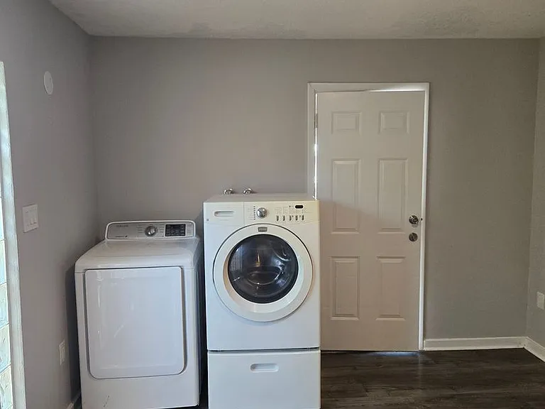 411 Manzano St NE #A — Photo 6