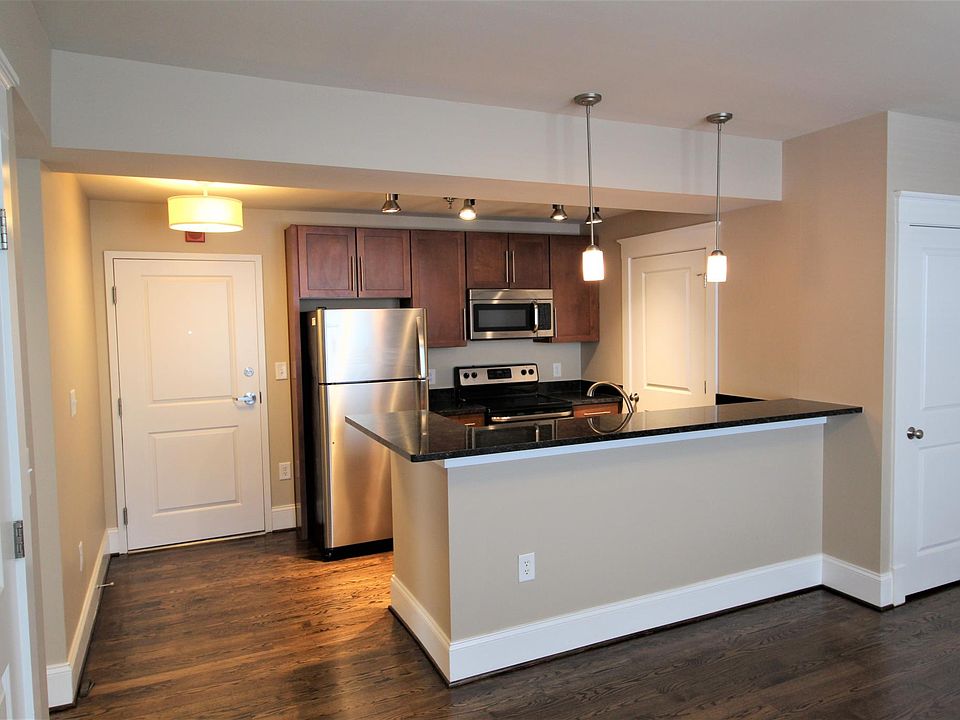 1st image of 611 S Jefferson St #601