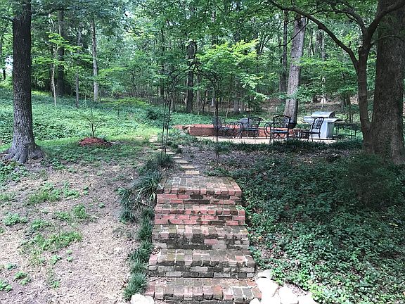 4th image of 611 Park Dr