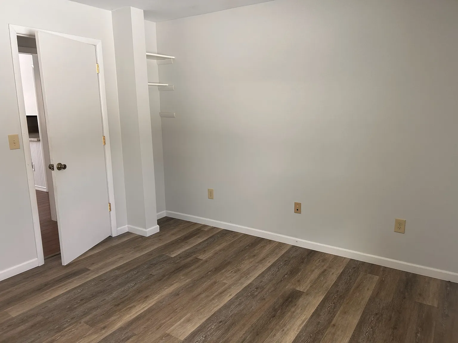4 bed, 1.5 bath, 1380 sqft, $2,300 — Photo 4