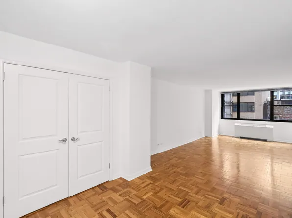 315 West 57th Street image 5 of 25