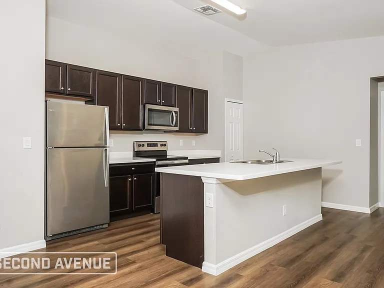 678 Rutland Cir — Photo 7